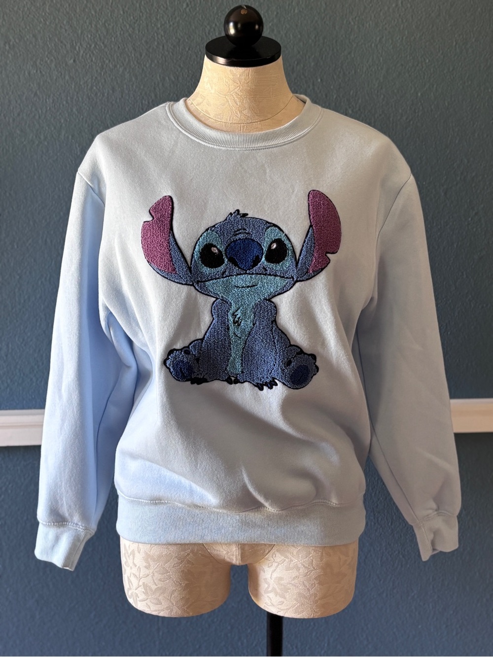 NWT Disney Women’s Stitch Chenille Patch Blue Sweatshirt in Medium